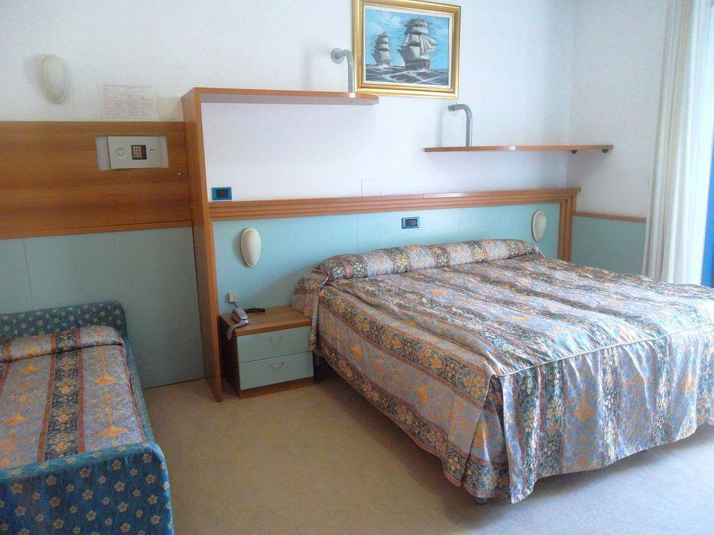 Hotel Marina Roseto degli Abruzzi Kültér fotó