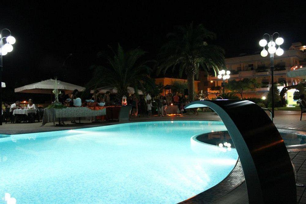 Hotel Marina Roseto degli Abruzzi Kültér fotó