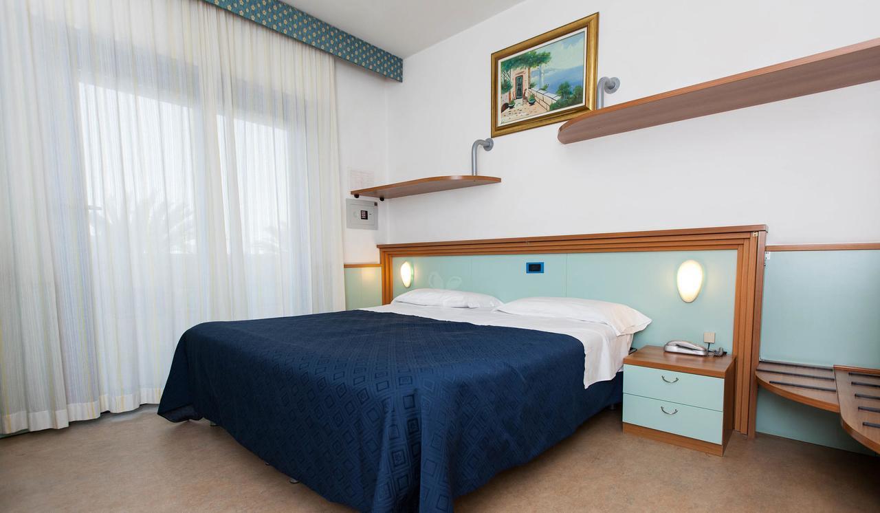 Hotel Marina Roseto degli Abruzzi Kültér fotó