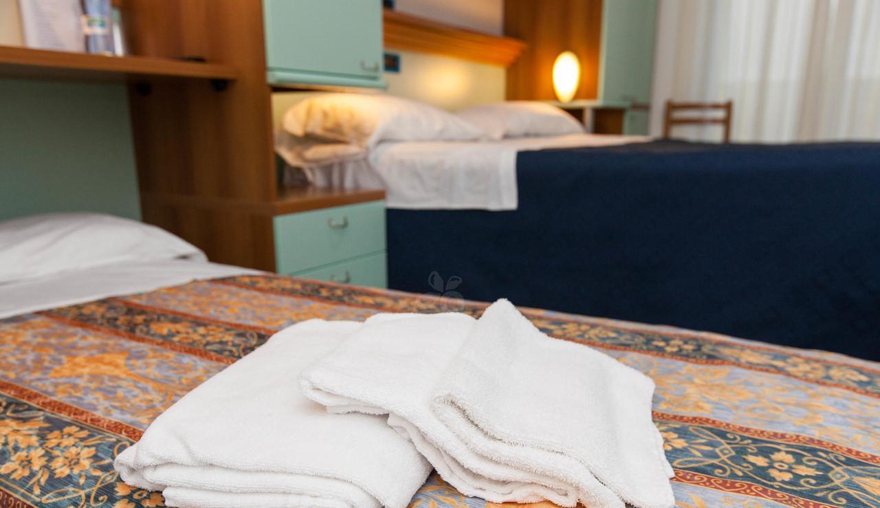 Hotel Marina Roseto degli Abruzzi Kültér fotó