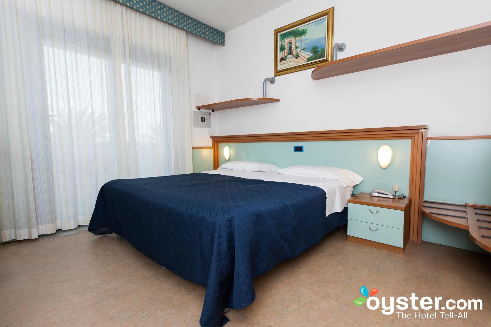 Hotel Marina Roseto degli Abruzzi Kültér fotó