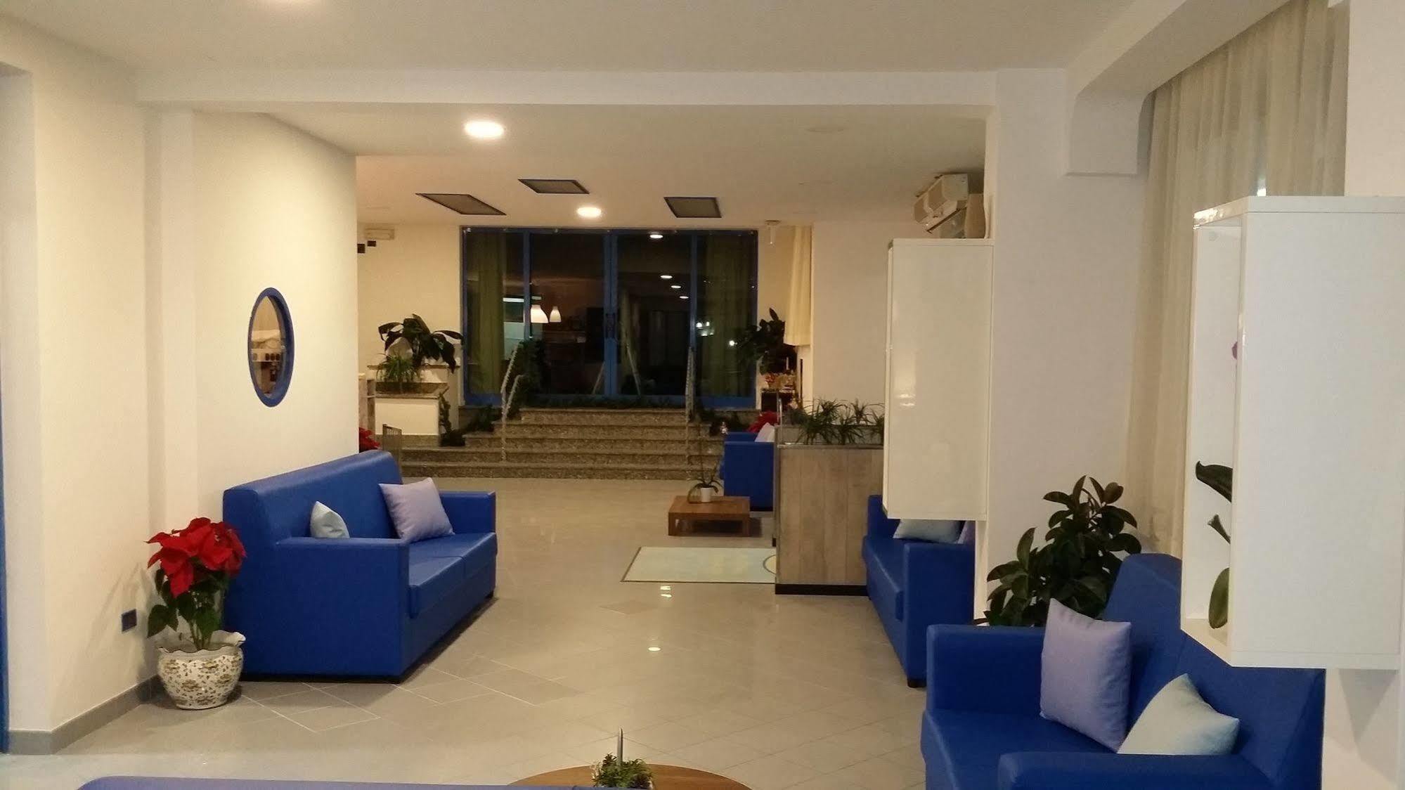 Hotel Marina Roseto degli Abruzzi Kültér fotó