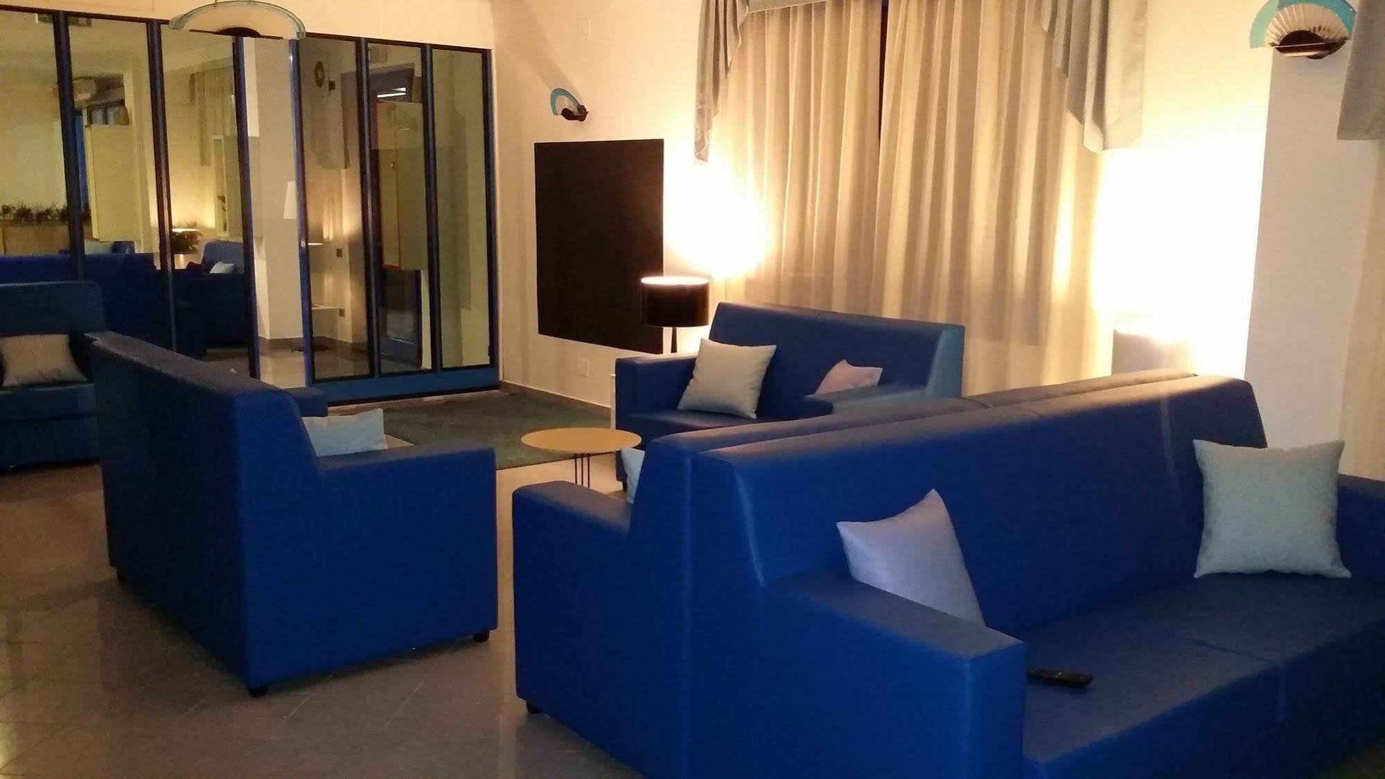 Hotel Marina Roseto degli Abruzzi Kültér fotó