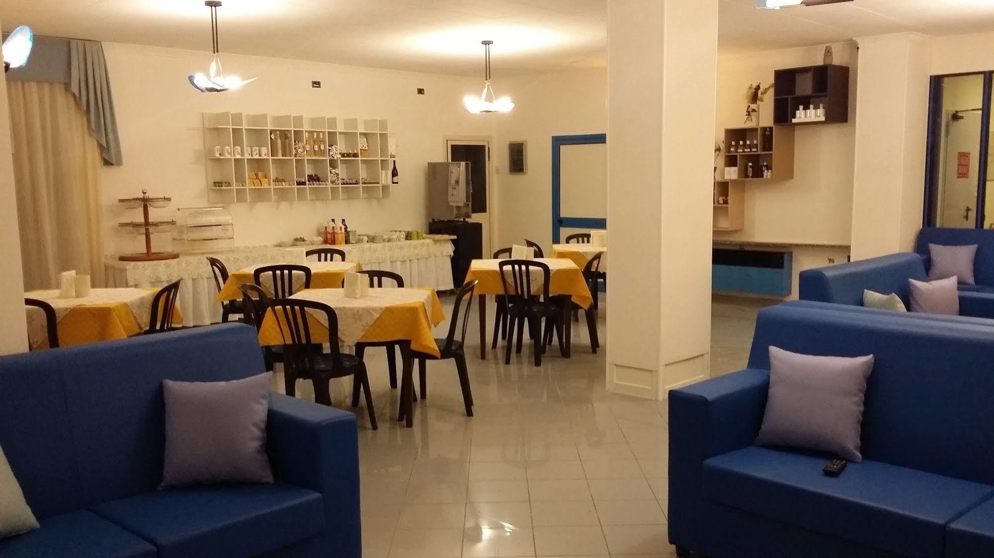Hotel Marina Roseto degli Abruzzi Kültér fotó