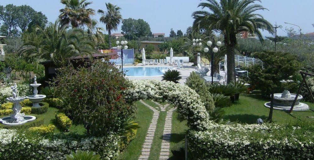 Hotel Marina Roseto degli Abruzzi Kültér fotó